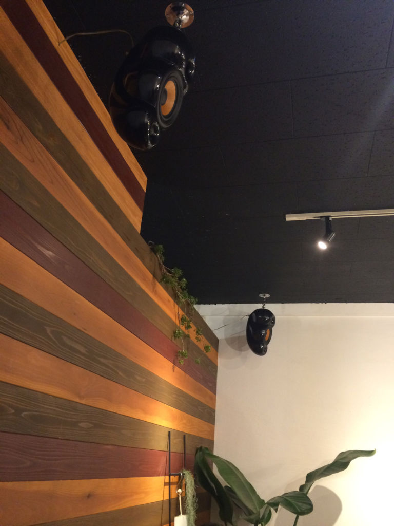 スピーカー天吊り スピーカー天吊り