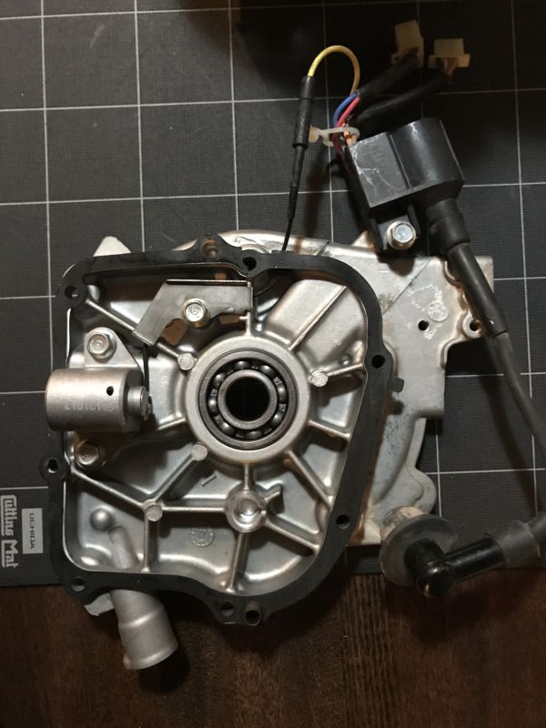 クランクケースカバー