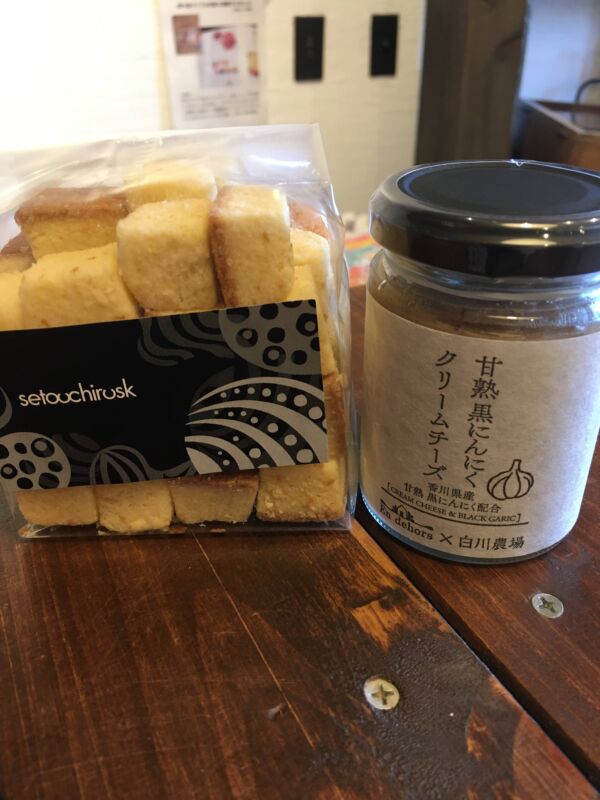 ラスクとにんにくクリームチーズ